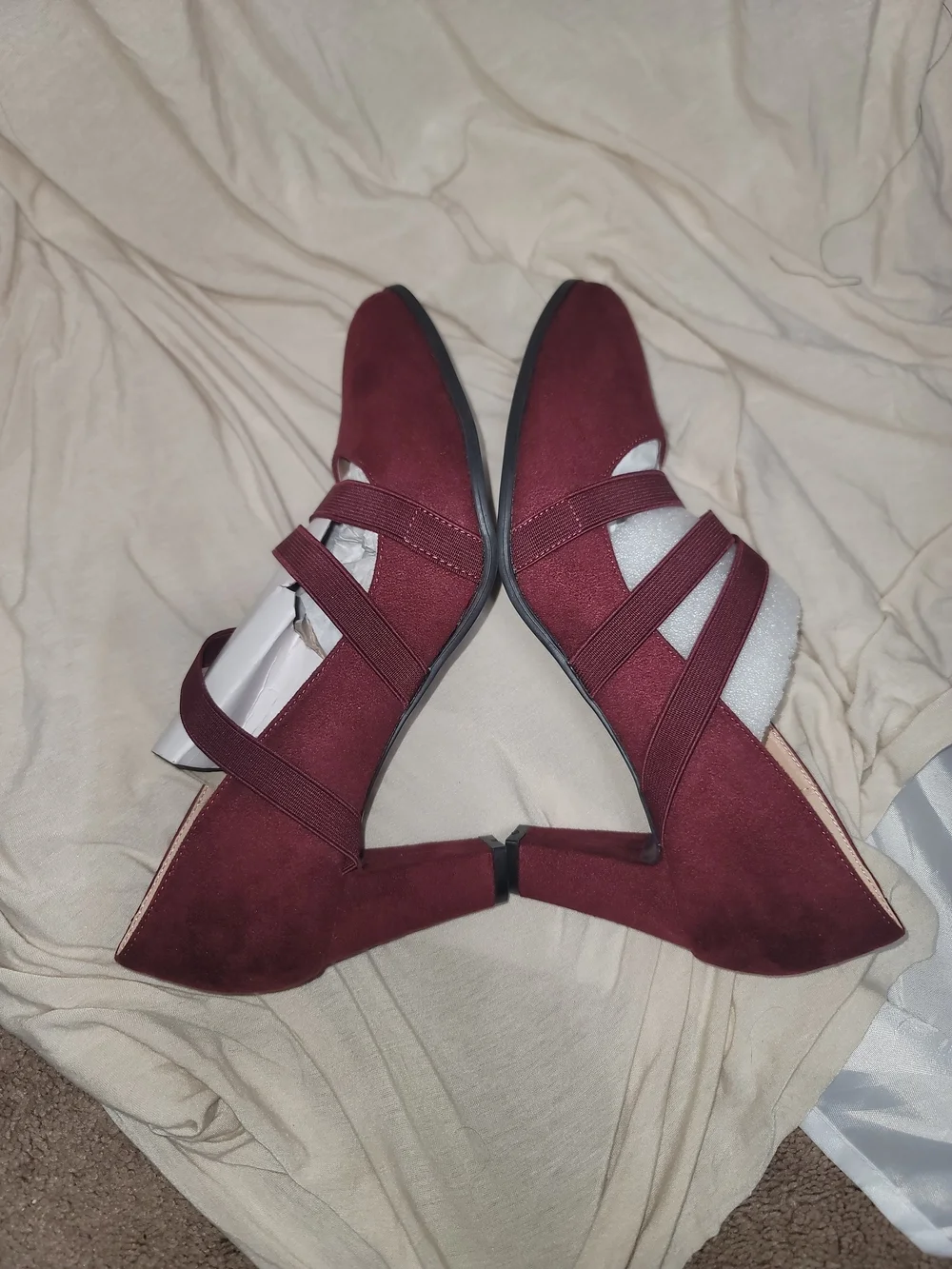 Journee Collection Loren Wine Faux Suede Heeled Pumps Size 10 NIB